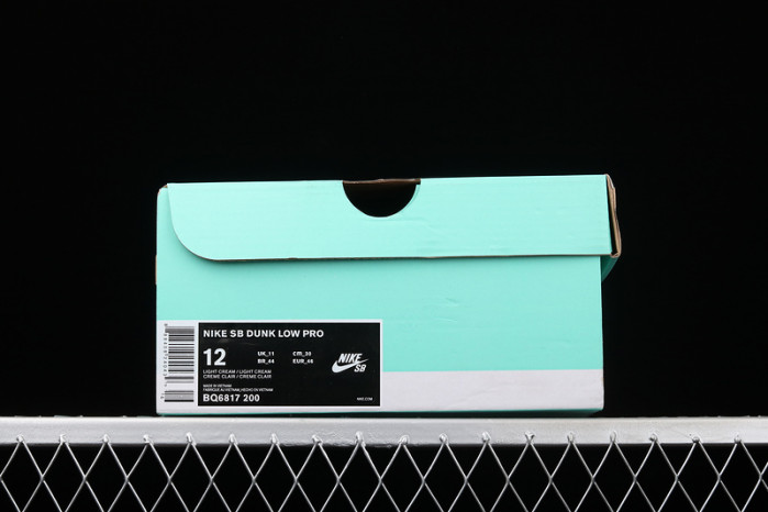 nike sb dunk low light cream thunderstorm bq6817-200