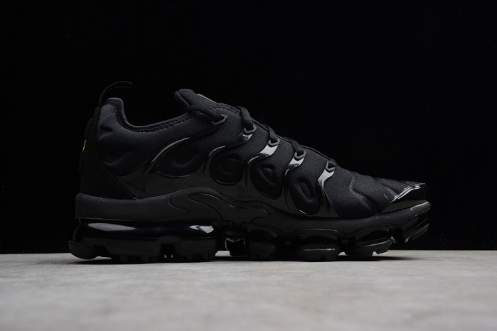 nike air vapormax plus triple black 924453-004