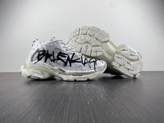 Balenciaga Runner Graffiti BCR024