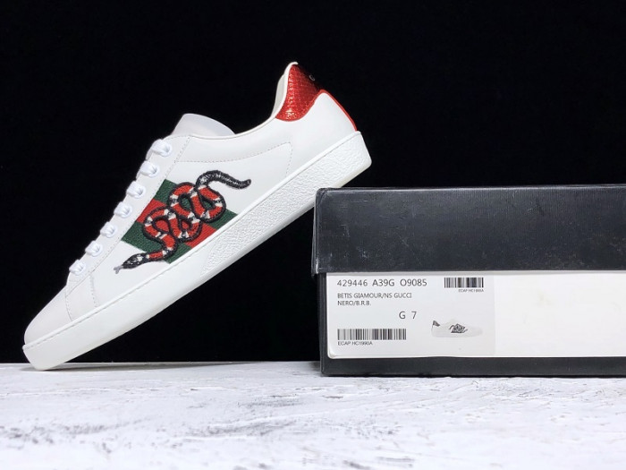 gi ace embroidered low-top sneaker h903p102