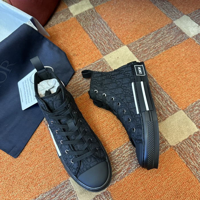 DR B23 HOMME KAWS D07