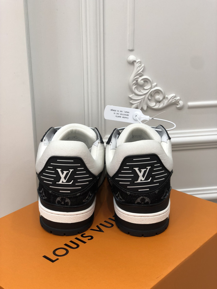 2022 l**is V*t*n lv trainer 2525